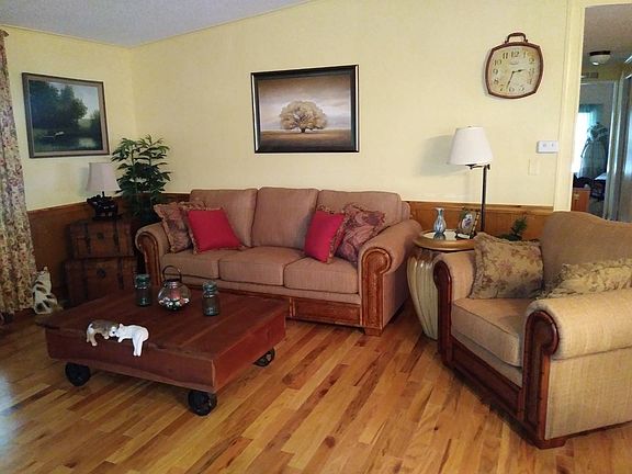 2nd image of 609 Fairway Ct