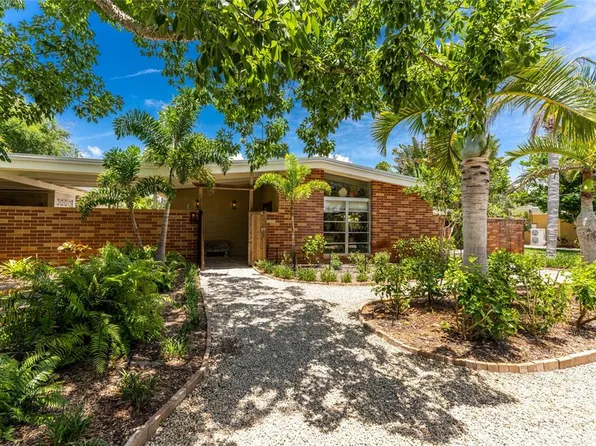 20 Spaniards Rd, Placida, FL 33946