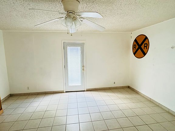 3rd image of 1815 W Avenue I #B