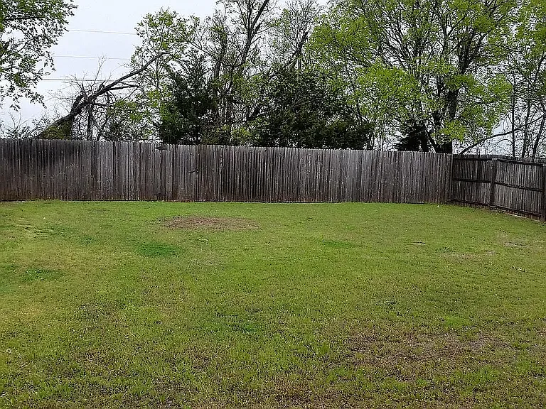 806 Bens Dr — Photo 17