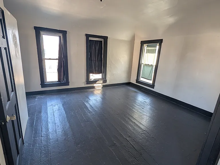 241 Chestnut Ave — Photo 1