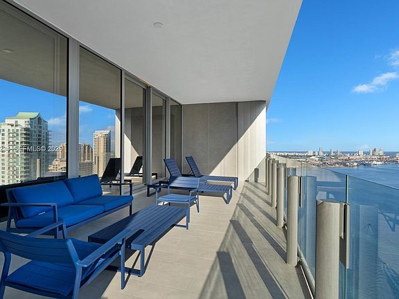 2nd image of 300 Biscayne Boulevard Way #3302