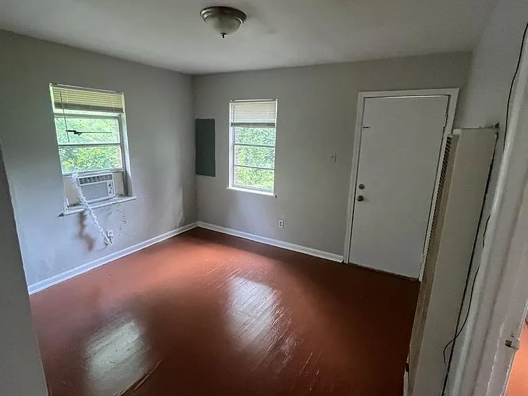 2225 Riley Aly — Photo 3