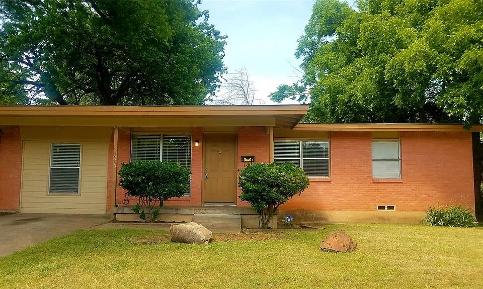 1st image of 2225 Myrtlewood Dr