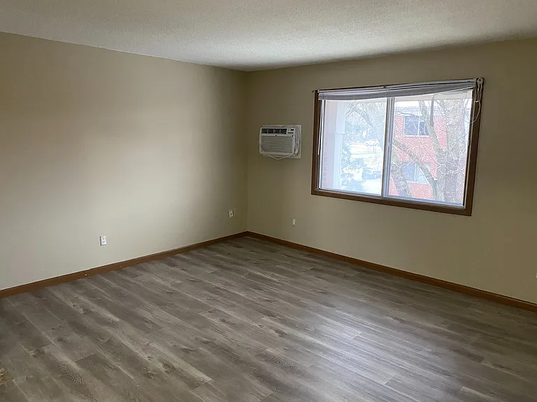 417 27th St NE #304 — Photo 4