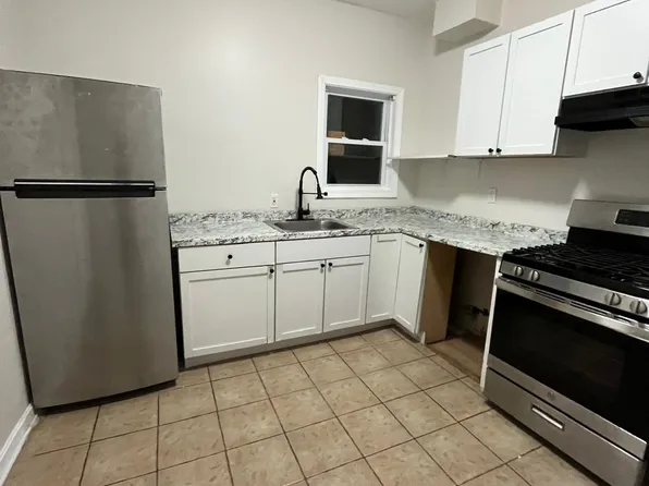 286 Griffin St #2, Fall River, MA 02724