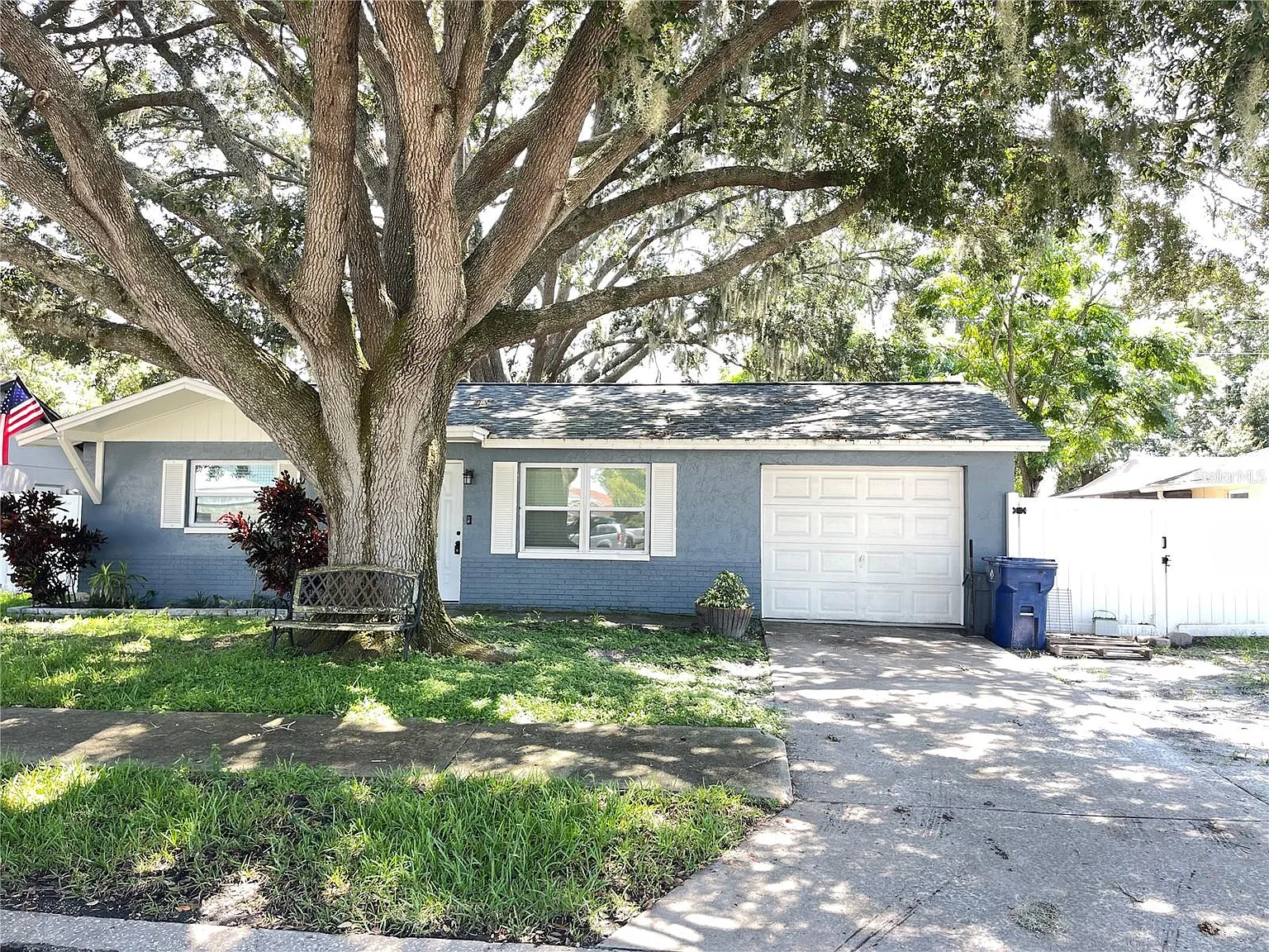 3 bed, 1200 sqft, $1,900 — Photo 2