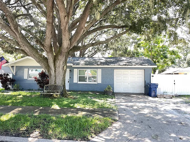 8104 Badger Ln — Photo 2