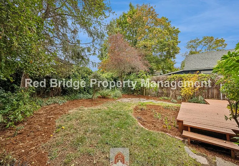 2619 NE Flanders St — Photo 37