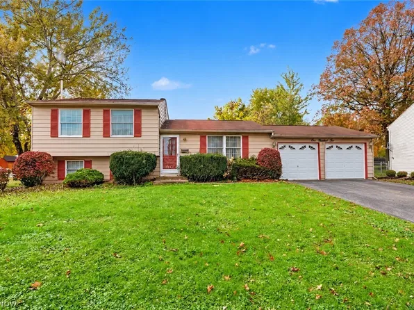 102 Blossom Ln, Niles, OH 44446