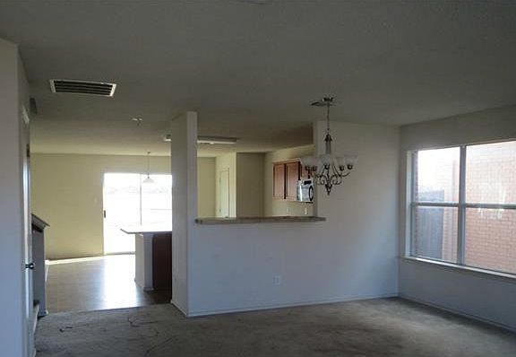 2nd image of 1011 Vicksburg Dr