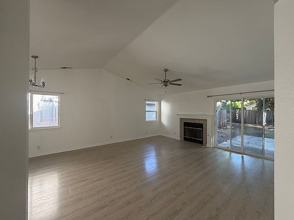 3rd image of 805 Penstemon Way