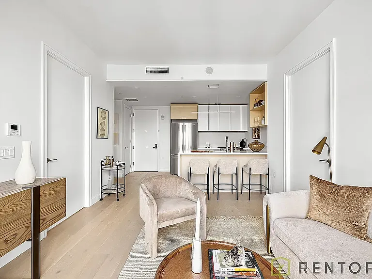622 11th Ave #307 — Photo 3