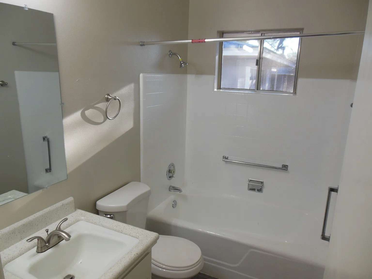 1 bed, 750 sqft, $1,050 — Photo 4