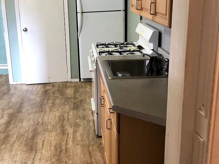 423-425 N Radcliffe St — Photo 3
