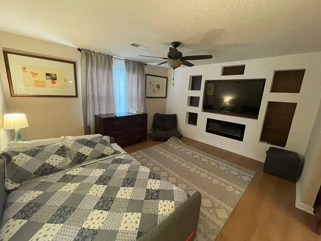 6 bed, 3422 sqft, $9,495 — Photo 2