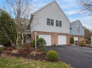 1221 Parkside Dr, Bridgeville, PA