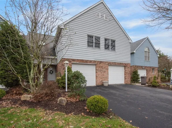 1221 Parkside Dr, Bridgeville, PA 15017