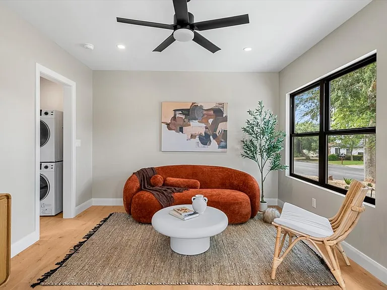 206 Olive St — Photo 2