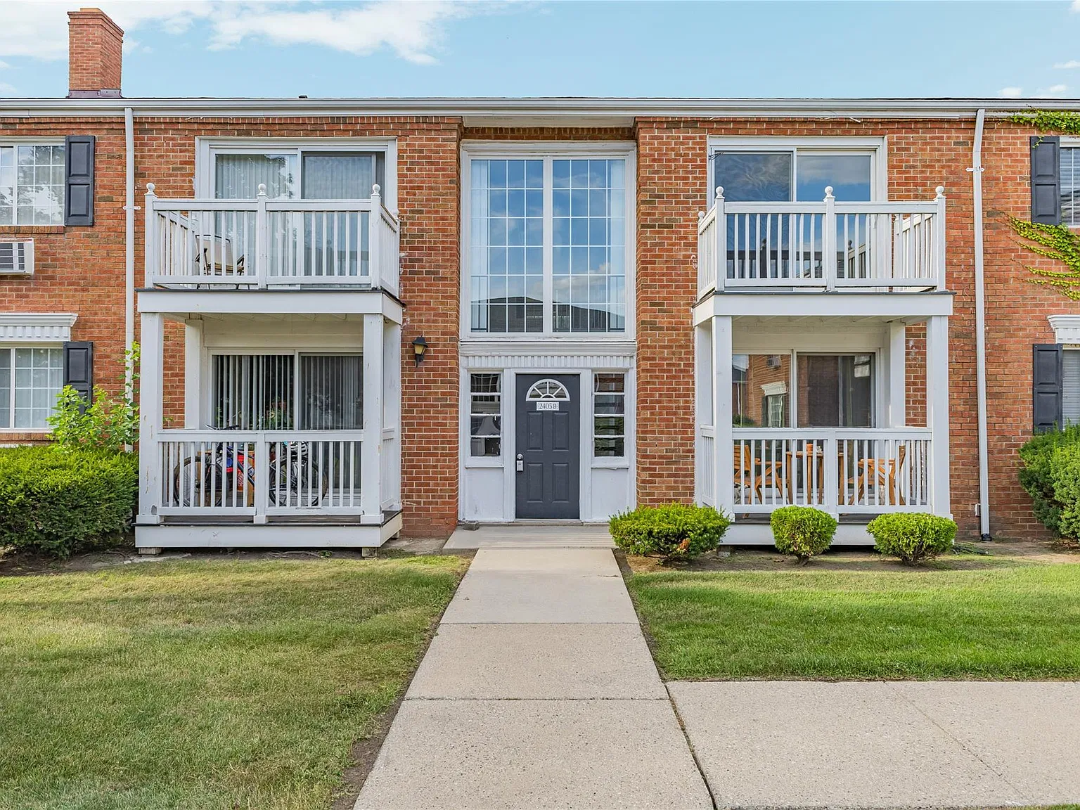 2 bed, 1.0 bath, 807 sqft, $1,400 — Photo 1