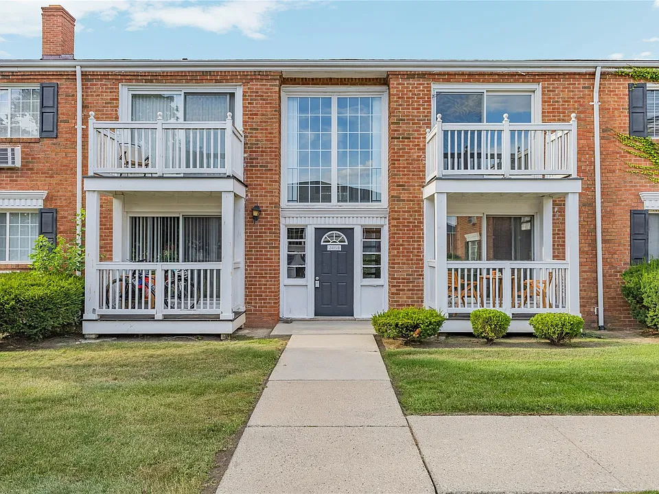 2405 Torquay Ave #207