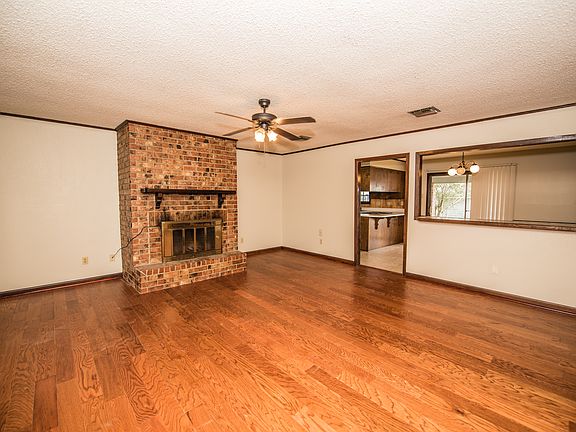 4th image of 225 Vivian Dr