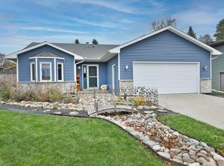 906 7th St NW, Kasson, MN 55944