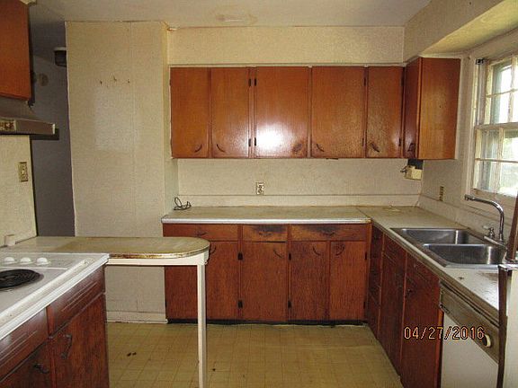 4th image of 351 Rosewood Ave