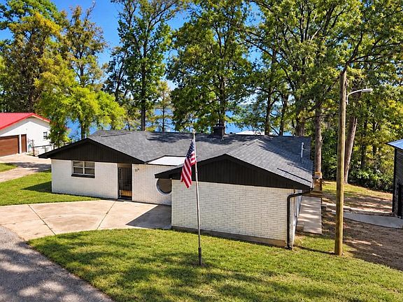 2nd image of 275 Lighthouse Dr N