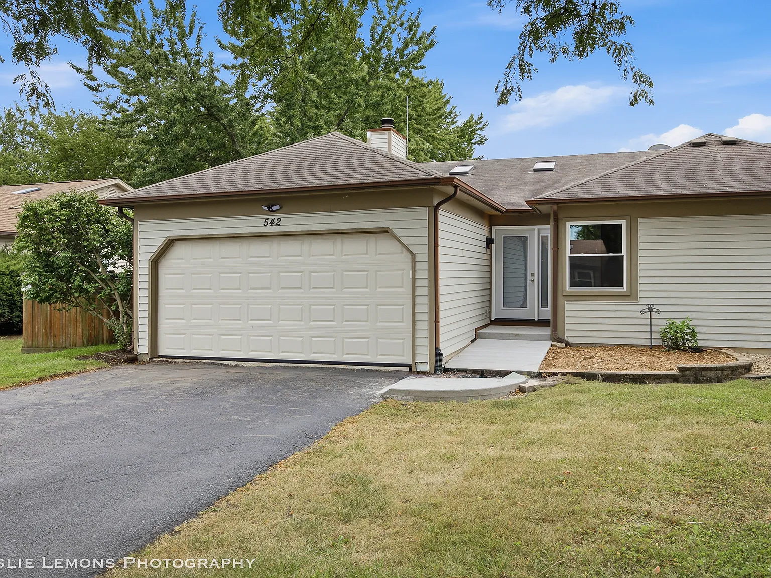 4 bed, 2400 sqft, $3,350 — Photo 1