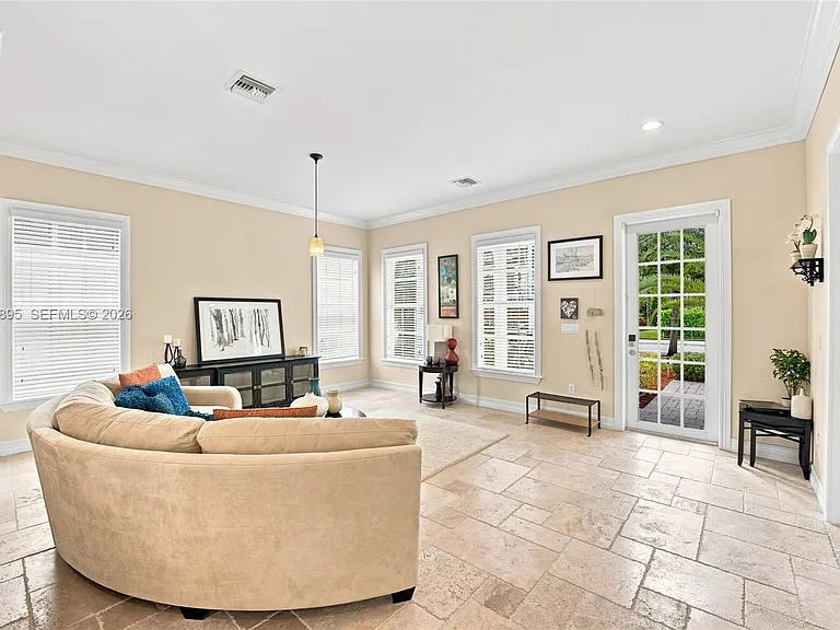 1419 SW 21st Ct — Photo 8