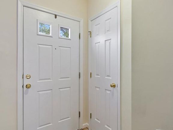 5th image of 12460 Selkirk Cir