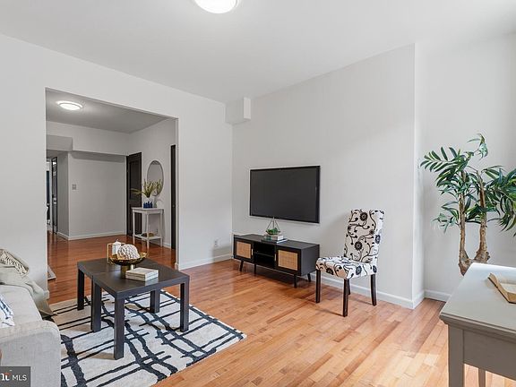 5th image of 1822 E Lombard St