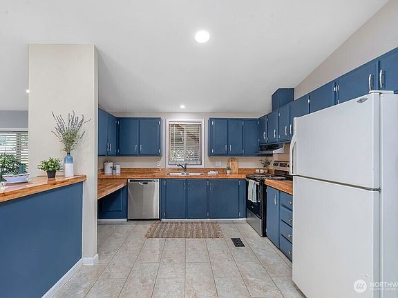 5th image of 16205 63rd Avenue Ct E #207