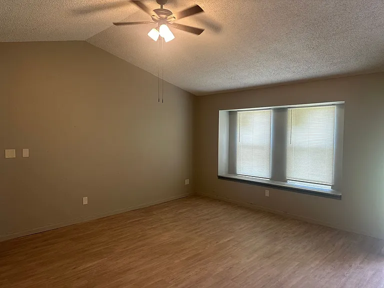 101 Seminole St — Photo 3