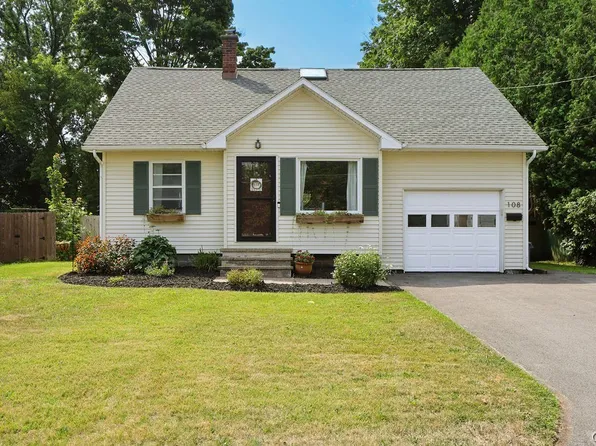 108 Stephen Pl, North Syracuse, NY 13212