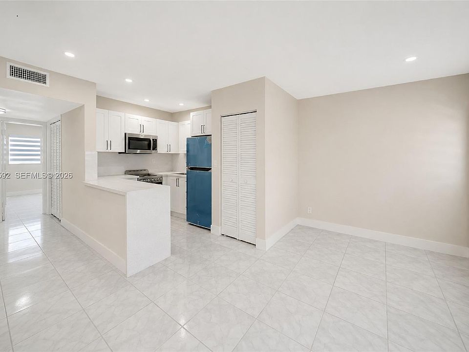 1st image of 4051 NE 13th Ave APT 57-3