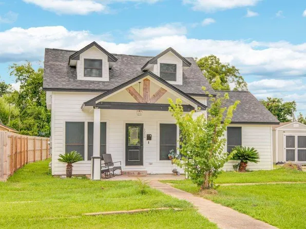 1256 2nd St, Clute, TX 77531