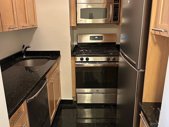 4th image of 435 E 79th St APT 5S
