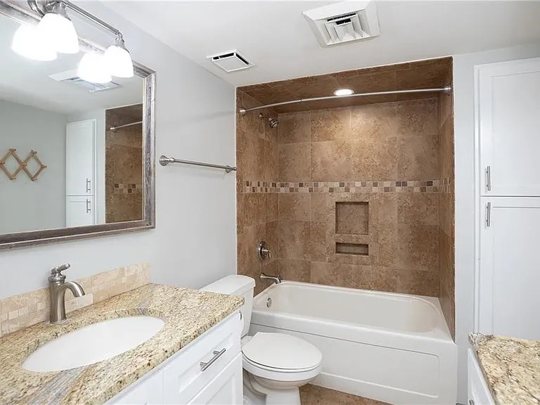 200 W Cotter Ave — Photo 33