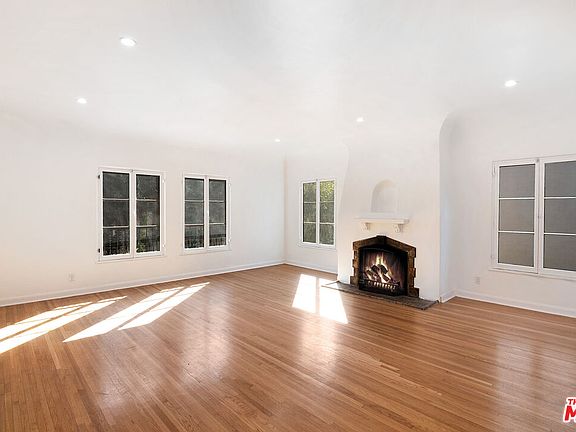 5th image of 645 1/2 S Cloverdale Ave