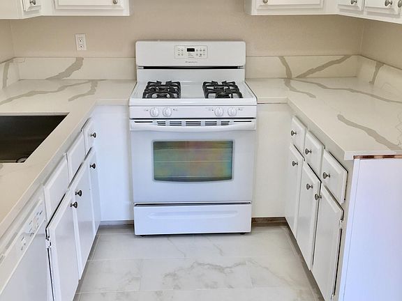 2nd image of 544 E Tujunga Ave APT 102