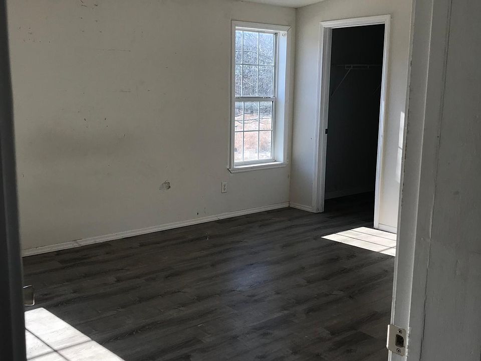 2nd image of 23360 Lloyd Rd