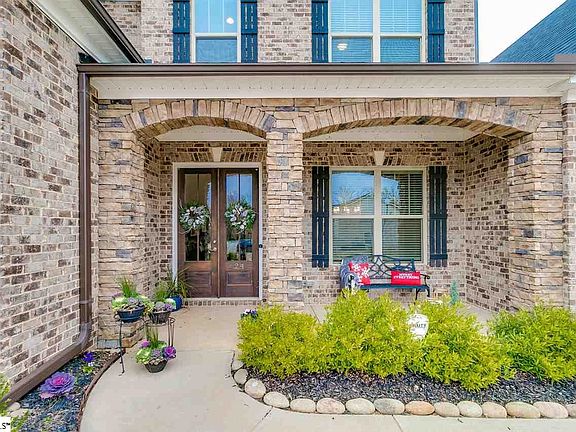 3rd image of 24 Quiet Creek Ct