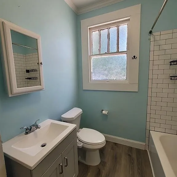 2243 Winona Ave — Photo 9