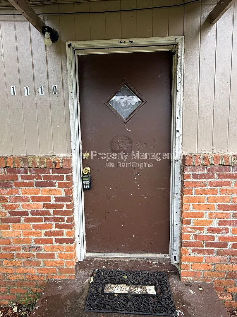 2 bed, 1.0 bath, $1,045 — Photo 3