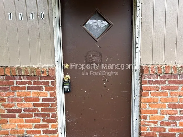1110 Dewey St — Photo 3