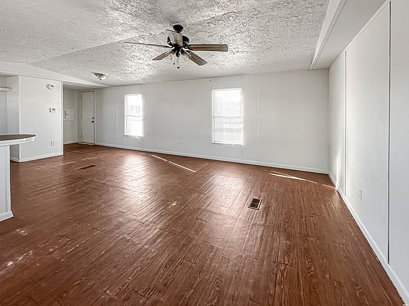 2nd image of 417 W Tyler Ave