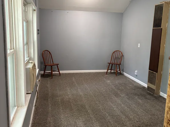 214 8th St APT 2, Monett, MO 65708