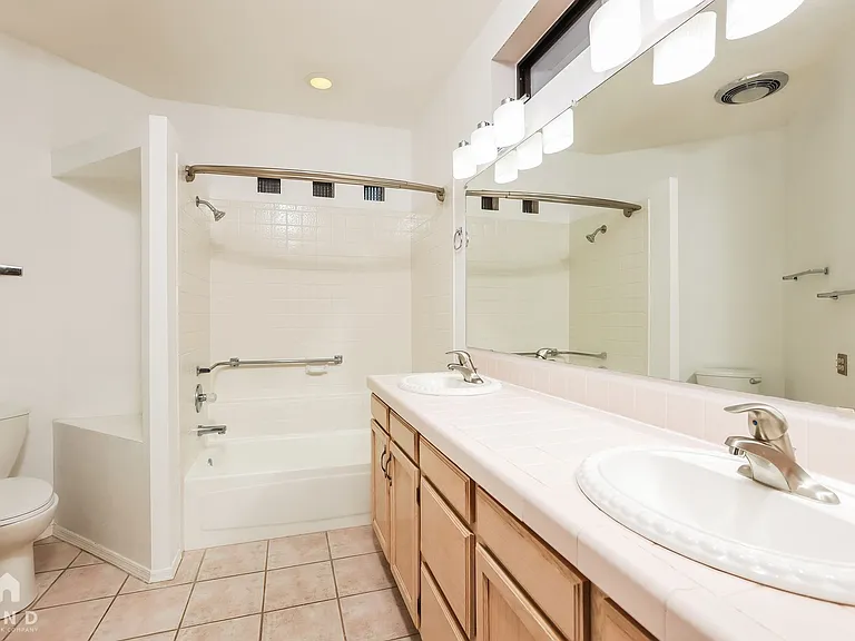 1606 W Calle Del Ducado — Photo 12